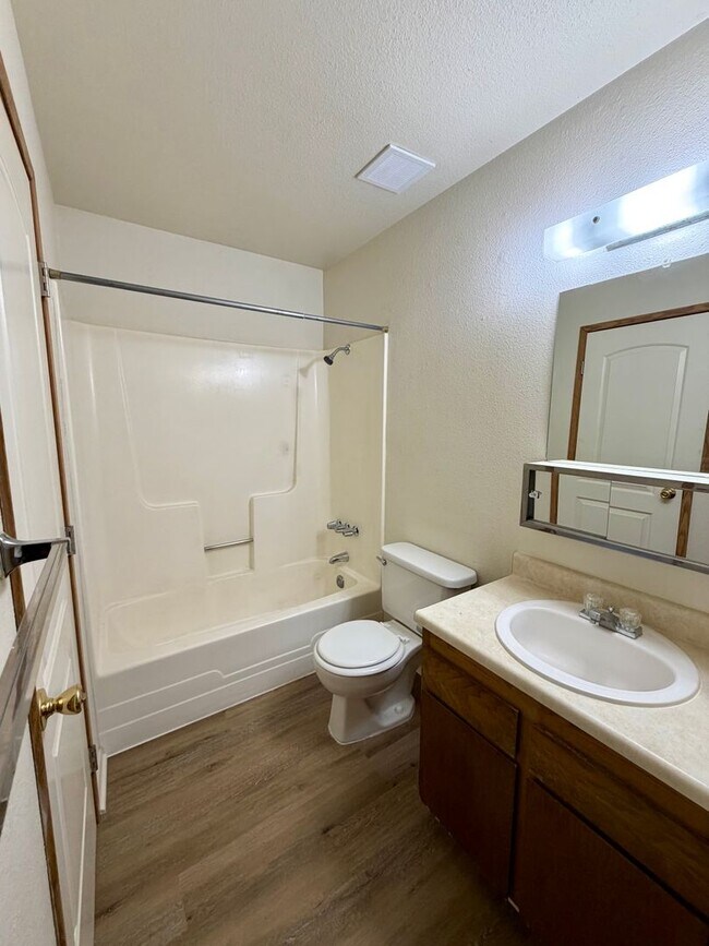 Building Photo - 1717 Bramble Pl