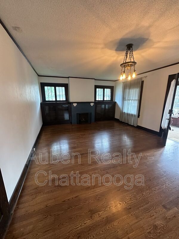 Building Photo - 3211 Montview Dr