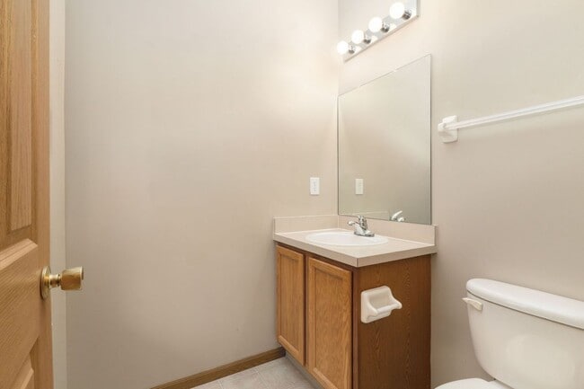 Building Photo - Beautifully Updated Single Family in a Private Community