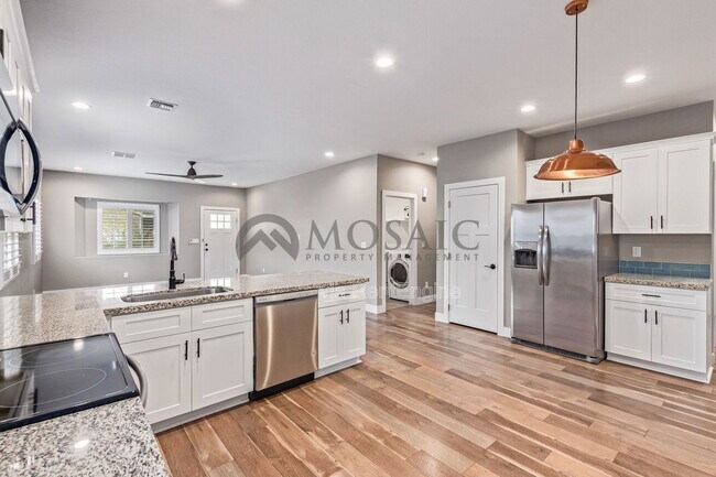 Building Photo - 5009 S 11th Pl
