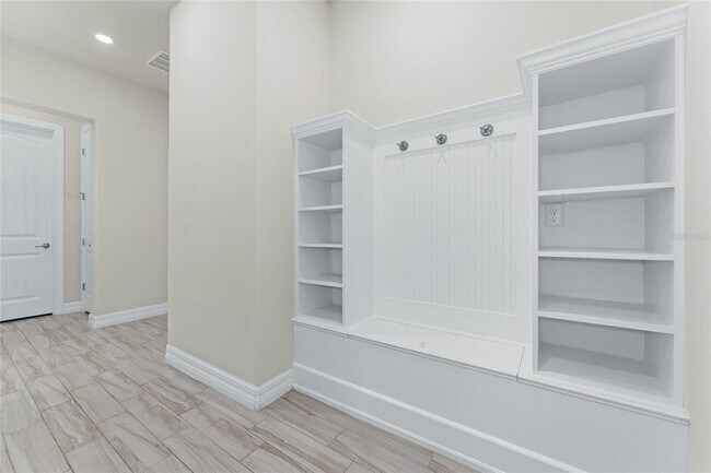 Building Photo - 9242 Hanging vine court