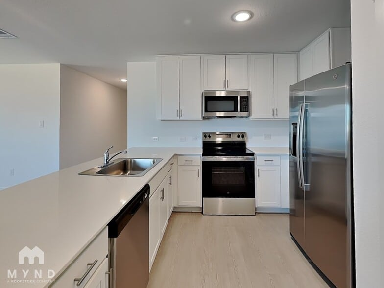 Building Photo - 328 Pacific Waters