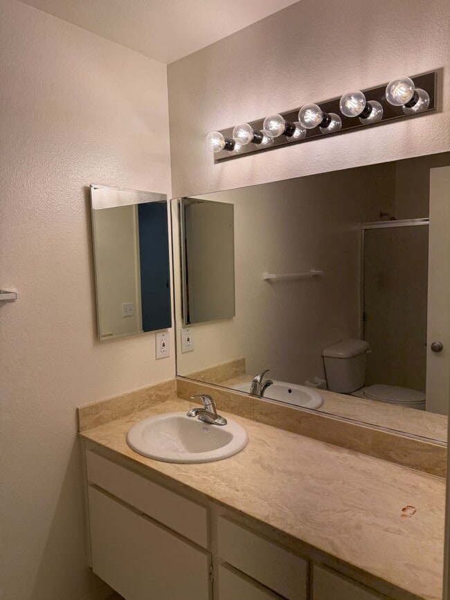 Building Photo - Newly Remodeled 3 Bedroom, 2 Bath Condo wi...