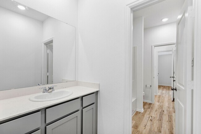 Building Photo - 31546 Beacon Cove Trl