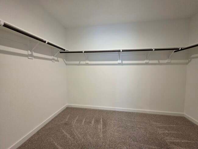 Building Photo - 1131 Hughes Crossing Dr