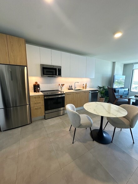 Building Photo - 370 NW 33rd St