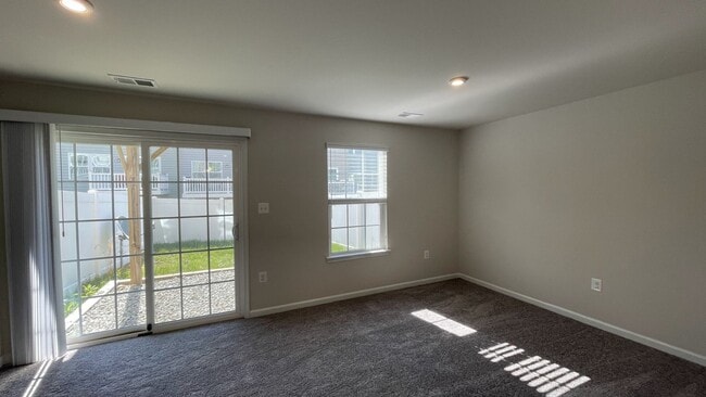 Building Photo - 3-Level Townhouse in Stafford