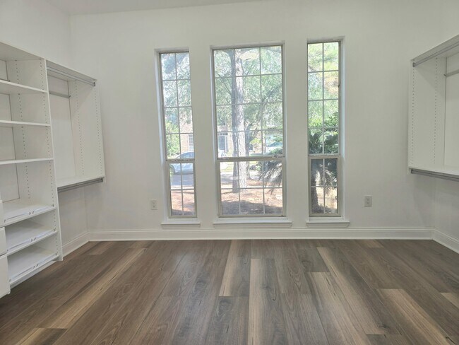 Building Photo - 20315 Lakeland Falls Dr