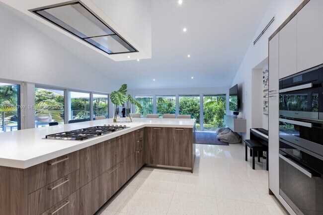 Building Photo - 5780 Las Palmas Dr