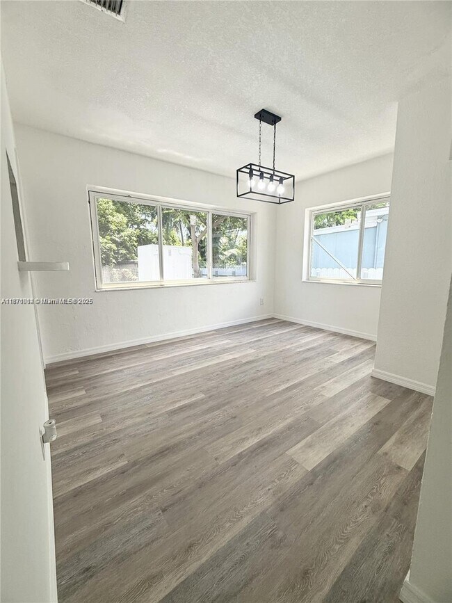 Building Photo - 1450 NW 35th St