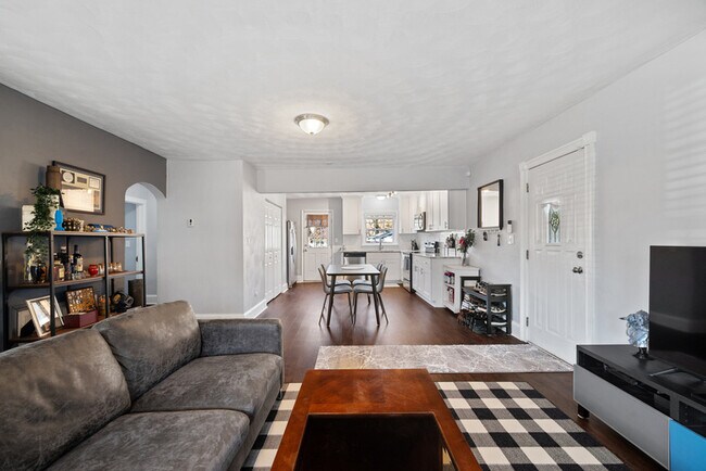 Building Photo - 3221 Locust Ave