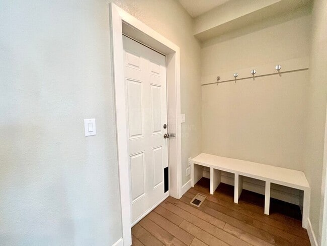 Building Photo - 4411 E Jewell Ave