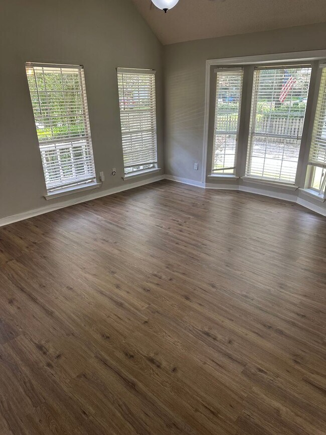 Building Photo - All New Flooring Throughout!