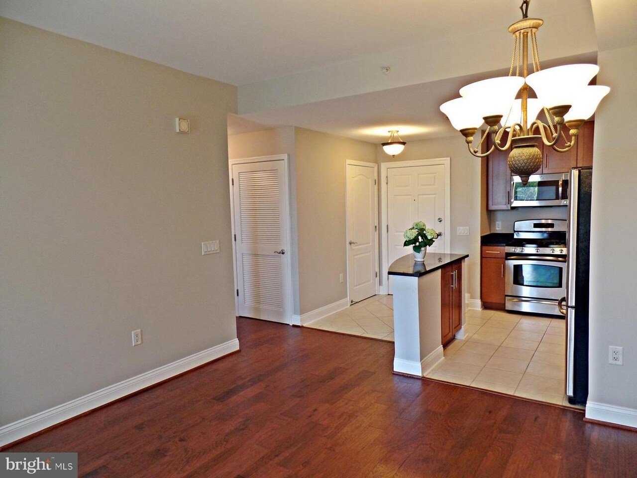 Building Photo - 525 N Fayette St