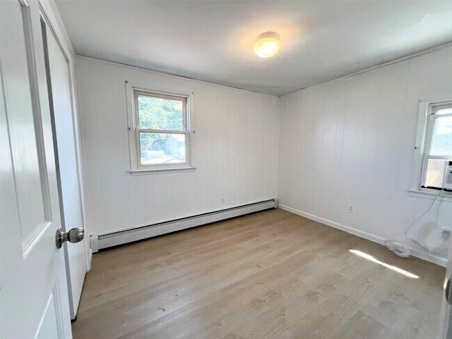Building Photo - 30 Castle Ln
