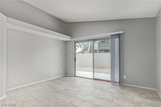 Building Photo - 2689 Rungsted St