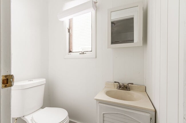 Building Photo - 3-Bed 2-Bath Single Family Home For Rent