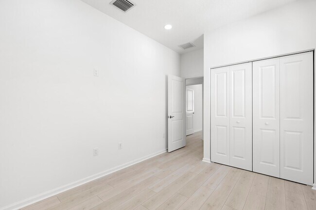 Building Photo - 4416 Longwood Lk Sq