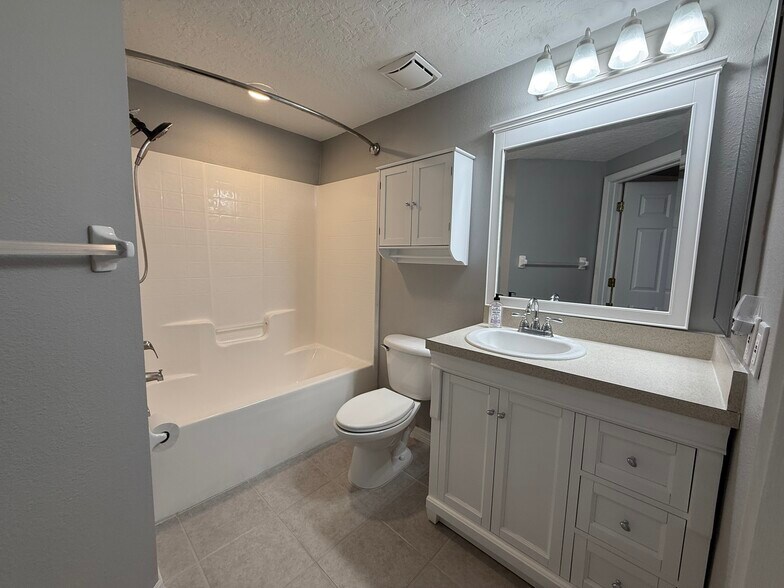 Building Photo - 6018 Portsdale Pl