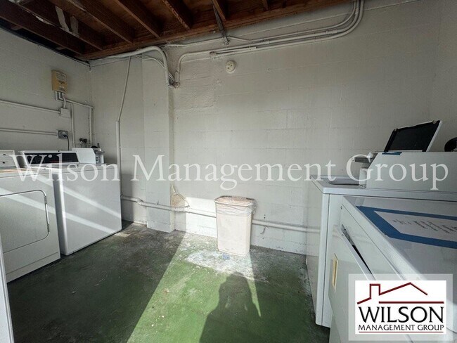 Building Photo - 206 E Yale St