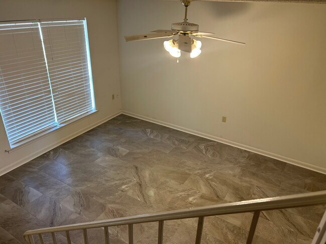 Building Photo - 1535 Savannah Dr