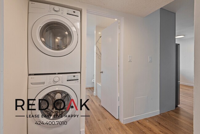 Building Photo - 511 N Kenmore Ave