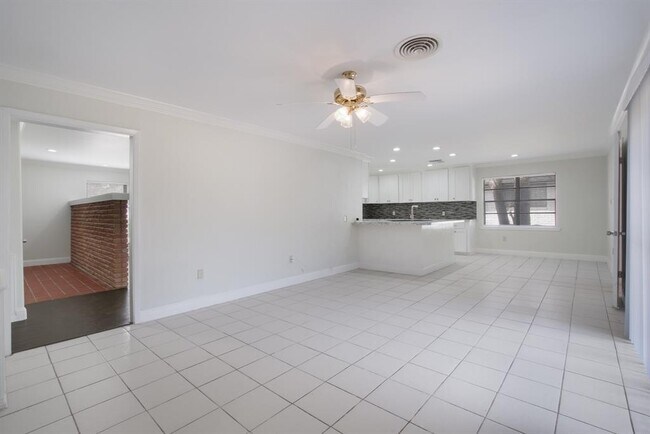 Building Photo - 2902 Wuthering Heights Dr