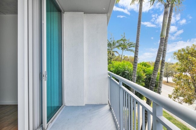 Building Photo - 300 S Australian Ave