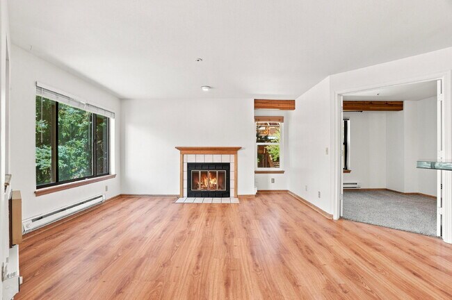 Building Photo - $2,340.95, 2 Bed 2 Bath Condo in Boulder with In Unit Laundry!