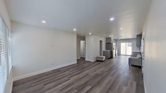 Building Photo - 8592 Cornwall Cir