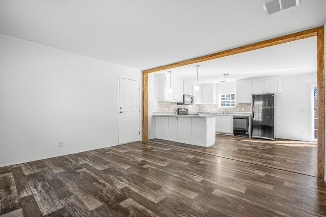 Building Photo - Sheridan Duplex Unit (no garage)