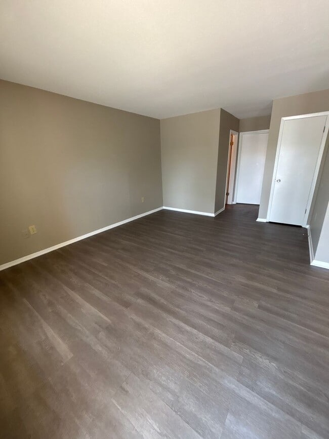 Building Photo - 1 BED 1 BATH CONDO AVAILABLE!