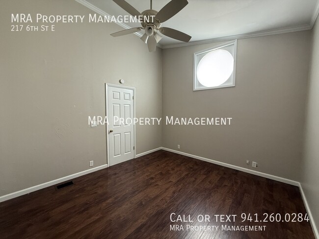 Building Photo - 217 6th St E
