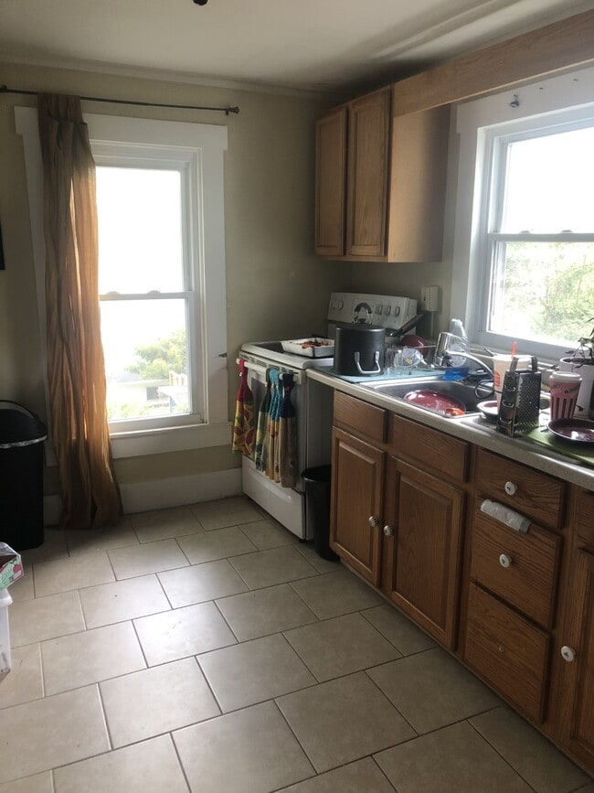 Building Photo - 64 Franklin Ave