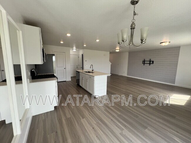 Building Photo - 346 Grassland Dr