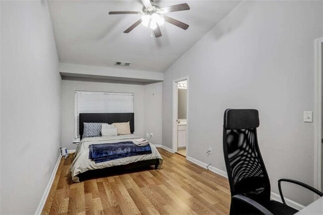 Building Photo - 3304 Hidden Cove Cir NW