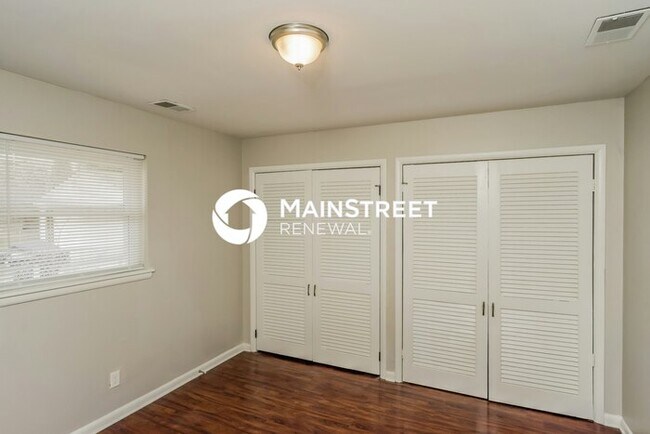 Building Photo - 3 Bedroom Pet-Friendly Home in Louisville,...