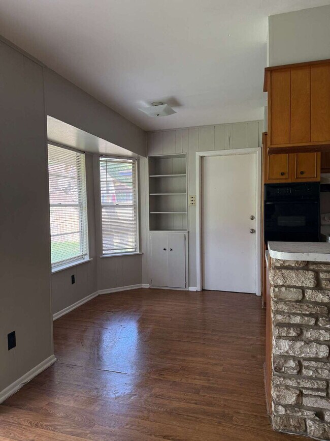 Building Photo - 5702 Ben Casey Dr