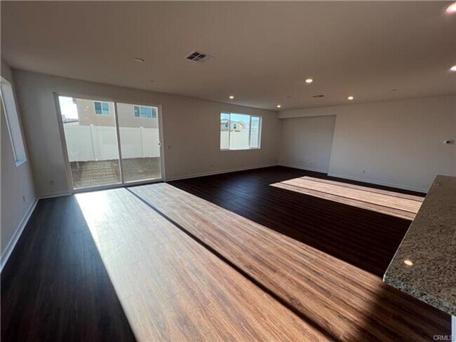 Building Photo - Gorgeous New House