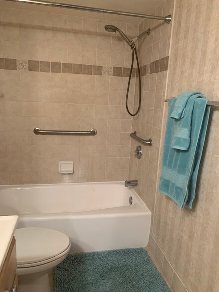 Bath - 6100 Gulfport Blvd S