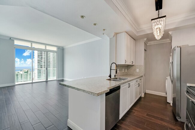 Building Photo - 1155 Brickell Bay Dr
