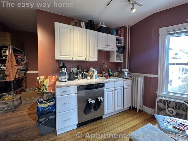 Building Photo - 111 Woodstock St