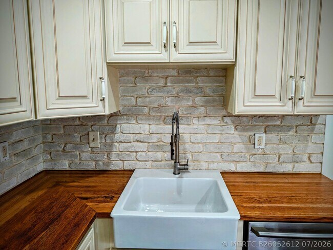 Building Photo - 9785 Ridge Creek Rd
