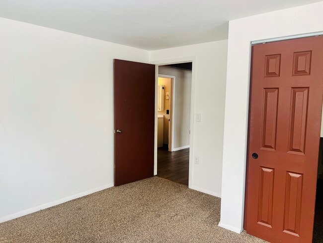 Building Photo - Half of a Duplex Available - 4 Bedroom 2 Bathroom in Lakewood