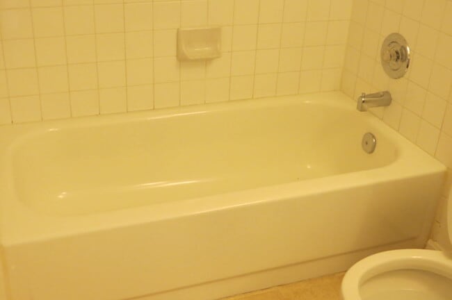 Building Photo - 2208 Wimbledon Cir