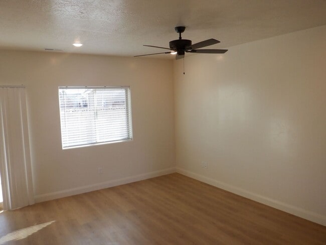 Building Photo - 3 Bed - 2.5 Bath, Newer Construction, Larg...