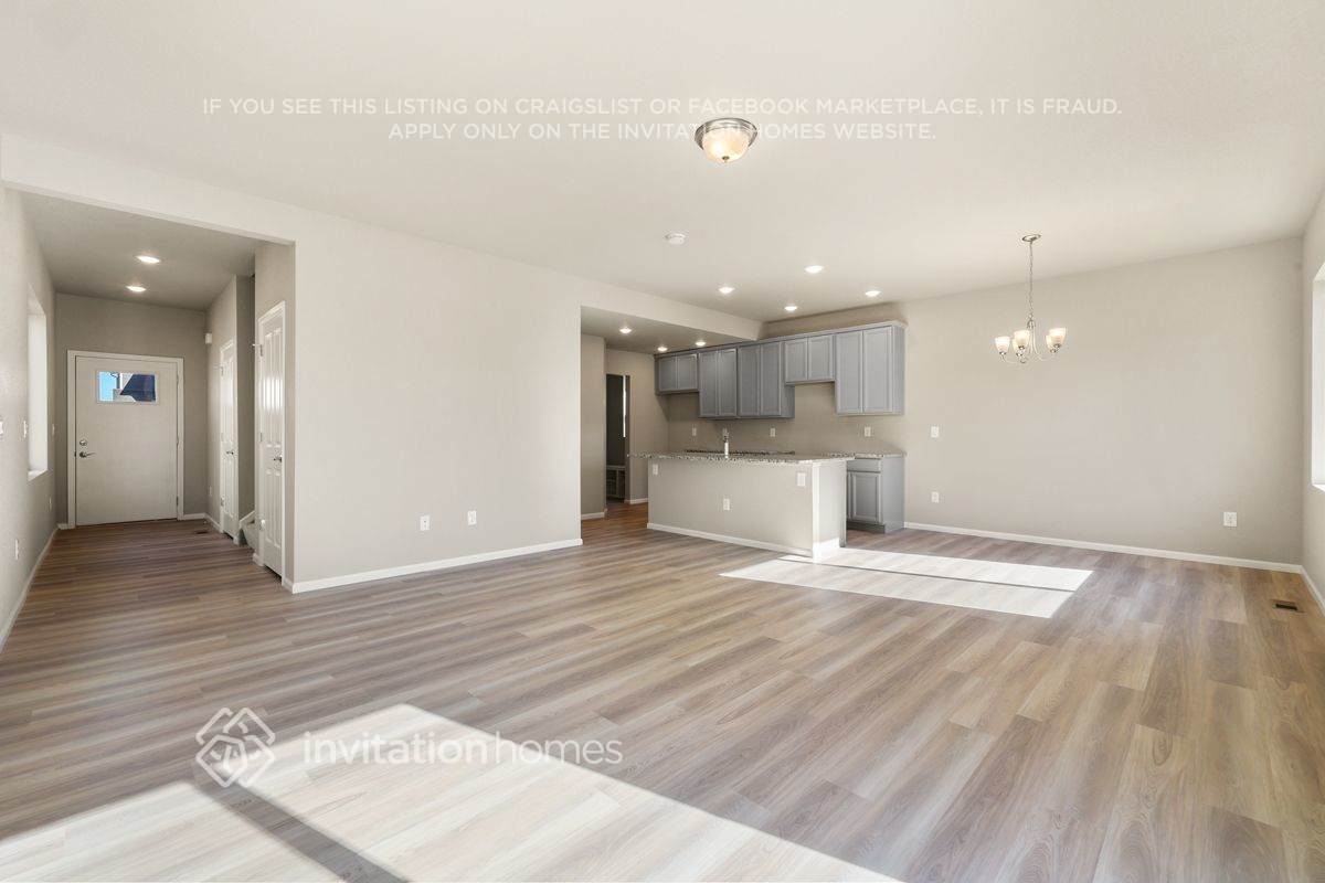 Building Photo - 11216 House Finch Ln