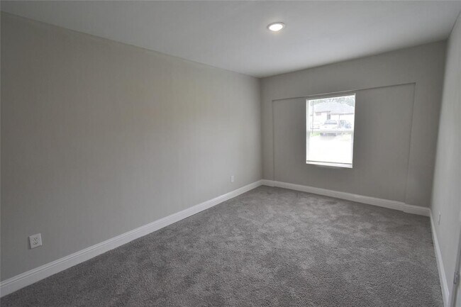 Building Photo - 12806 Cinder Cone Trail