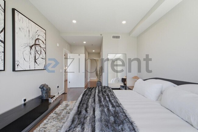 Building Photo - 214 Hunt St