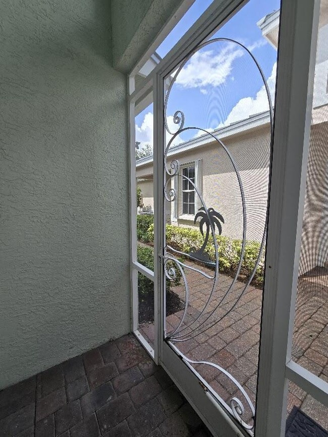 Building Photo - 1463 SE Tidewater Pl